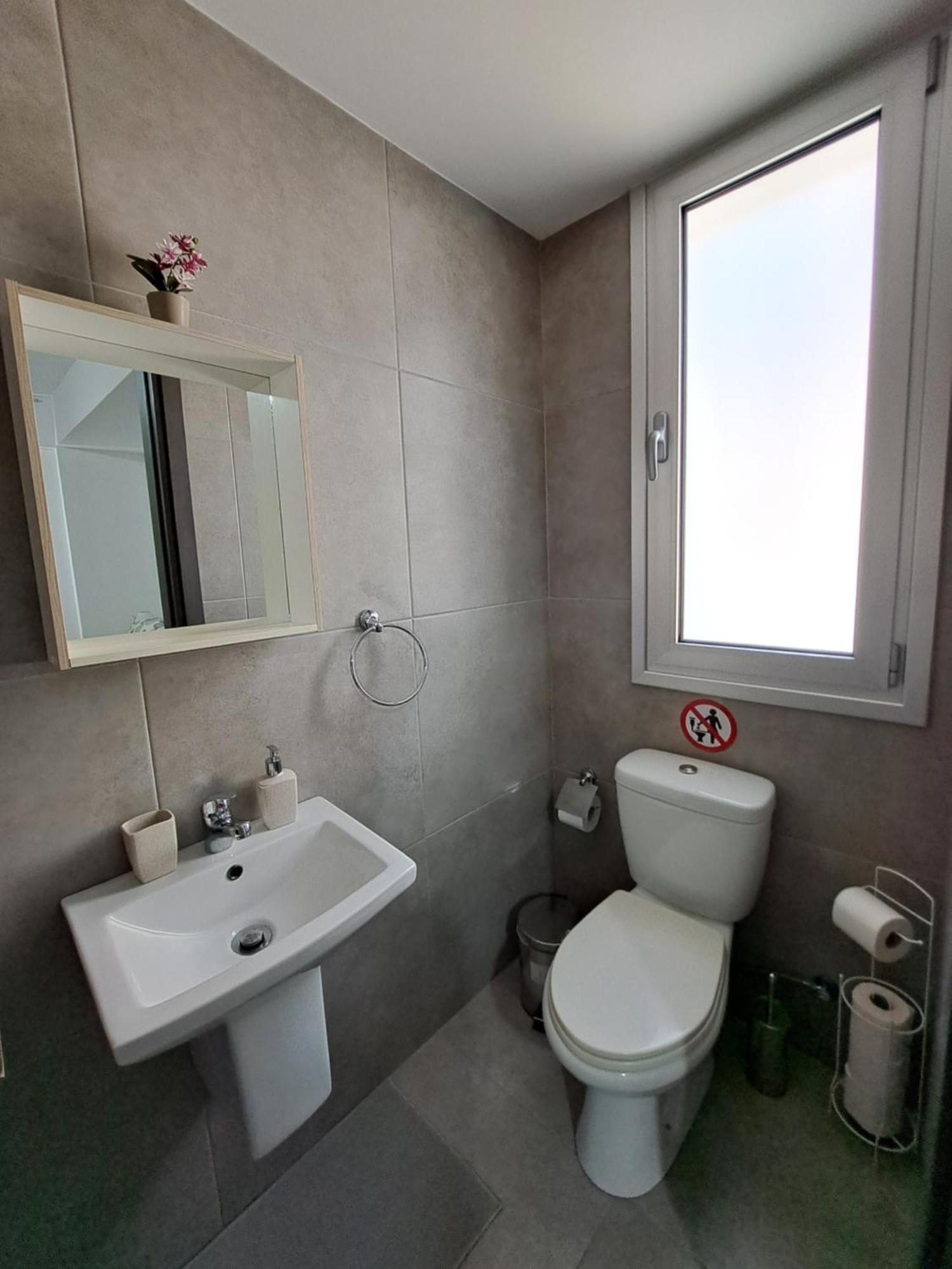 Albert'S Apartment St Lazarus 402 B - First Floor Larnaca Buitenkant foto
